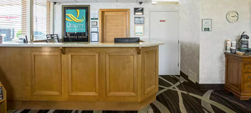 Hotel Frontdesk